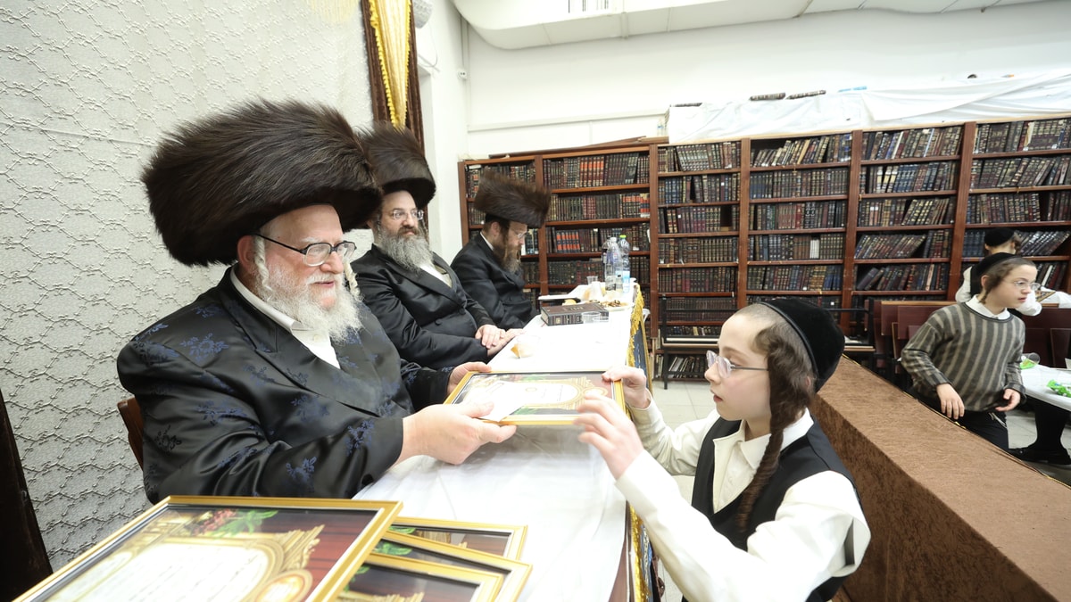 ילדי סאטמר מירושלים זכו בפרסים על ידיעת עשרות דפי גמרא | תיעוד | בבלי